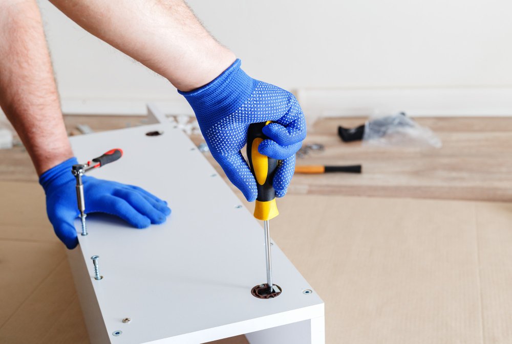 Profesjonalny montaż i skręcanie mebli biurowych dla firm w Lublinie. Obsługujemy biura, sklepy, ekspozycje. Zadzwoń i umów termin: 501 133 054.